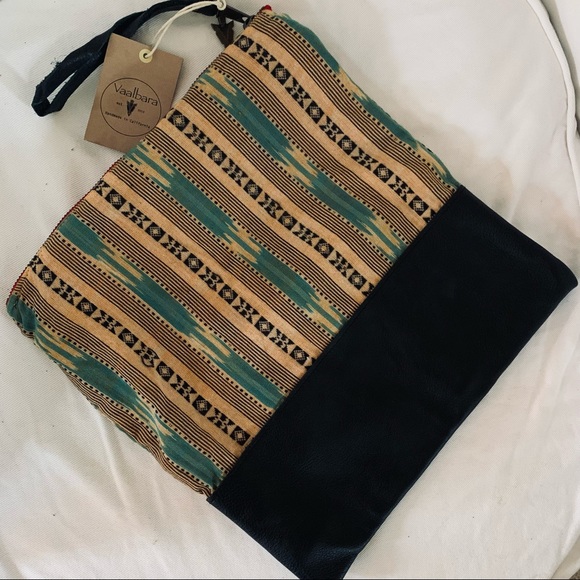 vaalbara Handbags - Vaalbara Clutch Nyri Leather in Tan and Turquoise size Large NWT